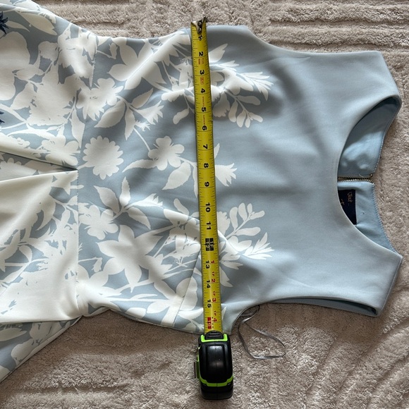 Just...Taylor Blue and White Floral Midi Dress has Pockets! - Picture 7 of 10